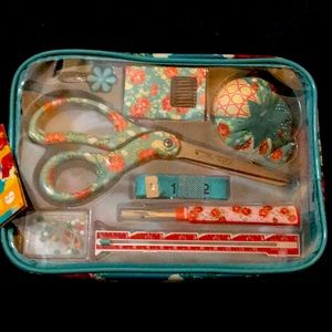 PIONEER WOMAN SEWING KIT